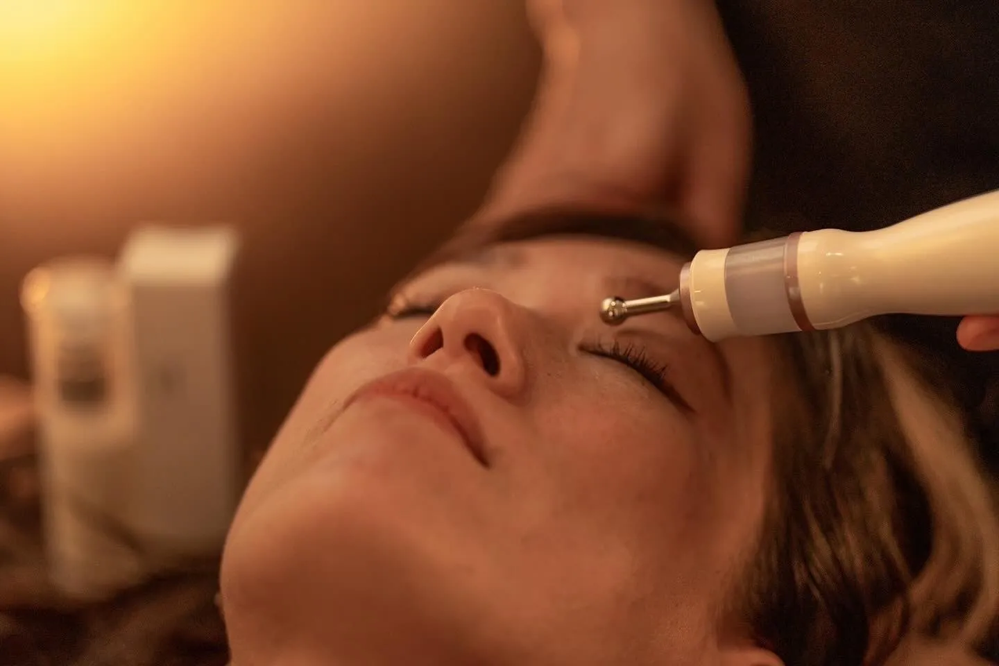 シエスタージュで叶える、新時代の美肌革命!プラズマフェイシャ...